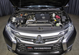 Подержанный автомобиль Mitsubishi Pajero Sport 2018 года (9 фото)
