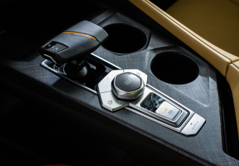 Подержанный автомобиль Changan UNI-V 2022 года (17 фото)