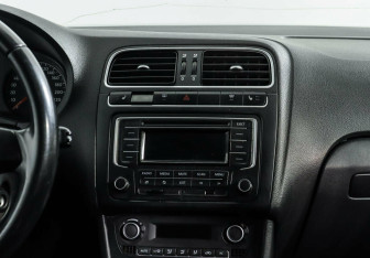 Подержанный автомобиль Volkswagen Polo Sedan 2013 года (8 фото)