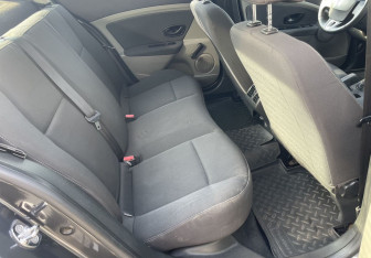 Подержанный автомобиль Renault Fluence 2011 года (11 фото)