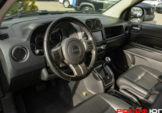 Подержанный автомобиль Jeep Compass 2012 года (15 фото)