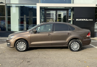 Подержанный автомобиль Volkswagen Polo Sedan 2016 года (8 фото)