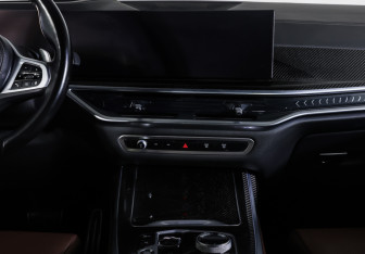 Подержанный автомобиль BMW X7 2023 года (14 фото)