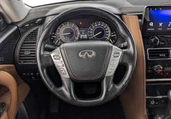 Подержанный автомобиль Infiniti QX80 2018 года (22 фото)