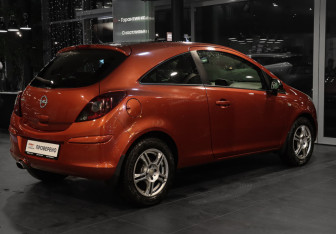Подержанный автомобиль Opel Corsa 2013 года (5 фото)