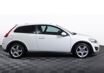 Подержанный автомобиль Volvo C30 2011 года (4 фото)