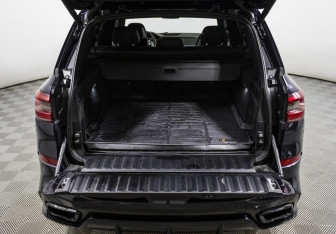 Подержанный автомобиль BMW X5 2018 года (22 фото)