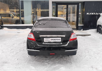 Подержанный автомобиль Nissan Teana 2011 года (6 фото)