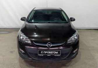 Подержанный автомобиль Opel Astra Sedan 2014 года (2 фото)