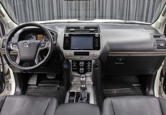 Подержанный автомобиль Toyota Land Cruiser Prado 2019 года (14 фото)