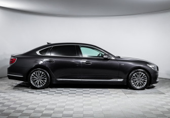 Подержанный автомобиль Kia K900 2019 года (4 фото)