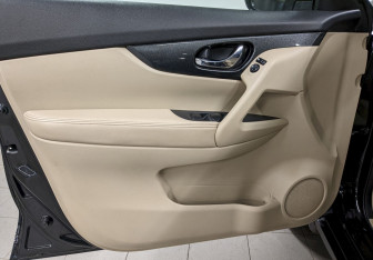 Подержанный автомобиль Nissan X-Trail 2015 года (11 фото)