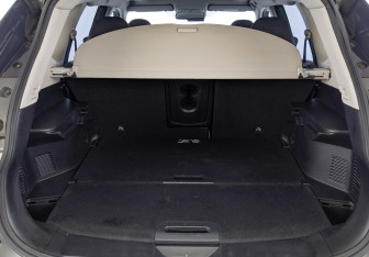 Подержанный автомобиль Nissan X-Trail 2015 года (10 фото)