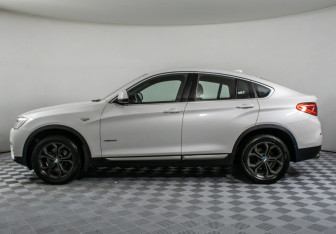 Подержанный автомобиль BMW X4 2017 года (8 фото)