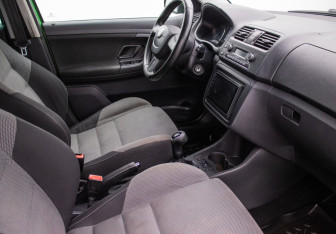 Подержанный автомобиль Skoda Fabia Hatchback 2010 года (9 фото)