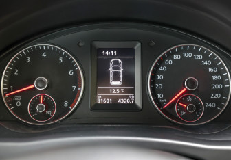 Подержанный автомобиль Volkswagen Golf Plus 2012 года (13 фото)