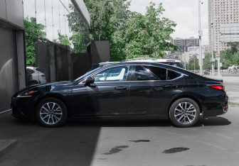 Подержанный автомобиль Lexus ES 2021 года (8 фото)
