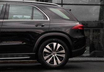 Подержанный автомобиль Mercedes-Benz GLE 2025 года (12 фото)