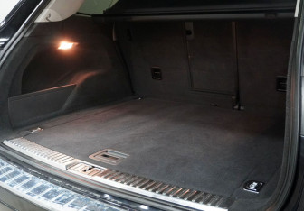 Подержанный автомобиль Volkswagen Touareg 2012 года (14 фото)