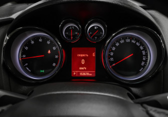 Подержанный автомобиль Opel Astra Hatchback 2013 года (13 фото)