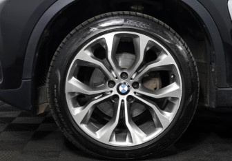 Подержанный автомобиль BMW X6 2014 года (18 фото)