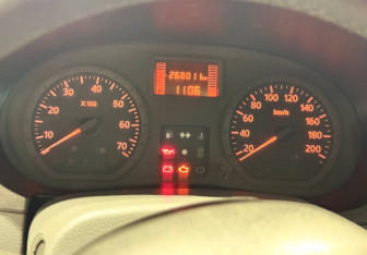 Подержанный автомобиль Renault Logan Sedan 2009 года (7 фото)