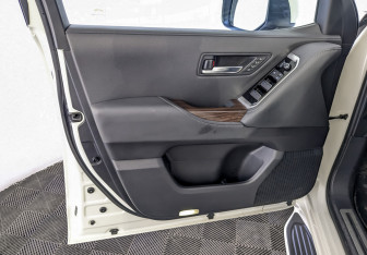 Подержанный автомобиль Toyota Land Cruiser Suv 2022 года (19 фото)