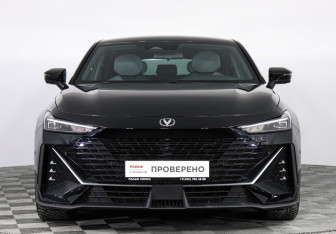 Подержанный автомобиль Changan UNI-V 2023 года (2 фото)