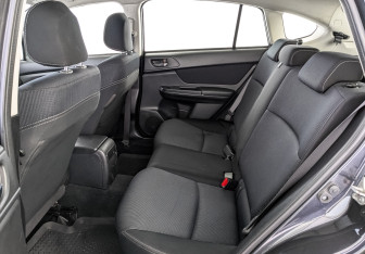 Подержанный автомобиль Subaru XV 2012 года (12 фото)