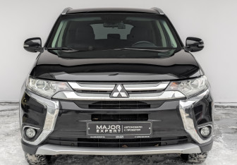 Подержанный автомобиль Mitsubishi Outlander 2017 года (2 фото)