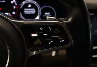 Подержанный автомобиль Porsche Cayenne 2021 года (12 фото)