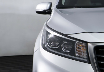 Подержанный автомобиль Kia Carnival 2019 года (7 фото)