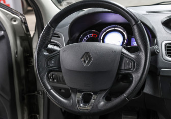 Подержанный автомобиль Renault Fluence 2014 года (16 фото)