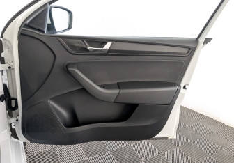 Подержанный автомобиль Skoda Rapid Liftback 2021 года (24 фото)