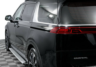 Подержанный автомобиль Kia Carnival 2022 года (9 фото)