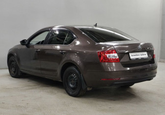 Подержанный автомобиль Skoda Octavia Liftback 2017 года (7 фото)