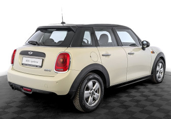 Подержанный автомобиль MINI Hatch 2016 года (5 фото)