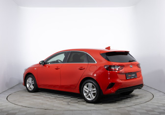 Подержанный автомобиль Kia Ceed Hatchback 2018 года (7 фото)