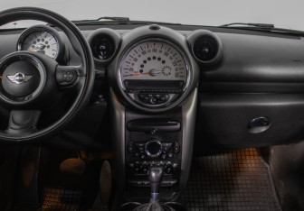 Подержанный автомобиль MINI Countryman 2011 года (14 фото)