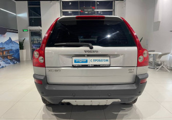 Подержанный автомобиль Volvo XC90 2004 года (5 фото)