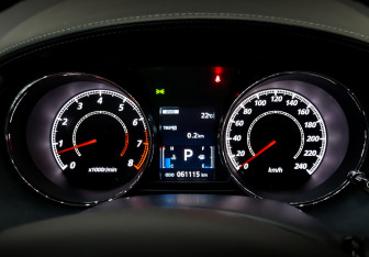 Подержанный автомобиль Peugeot 4007 2011 года (13 фото)