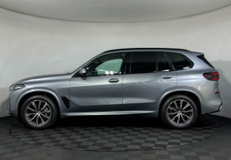 Подержанный автомобиль BMW X5 2024 года (5 фото)