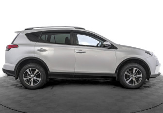 Подержанный автомобиль Toyota RAV4 2019 года (4 фото)