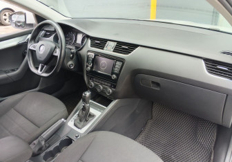 Подержанный автомобиль Skoda Octavia Liftback 2016 года (10 фото)