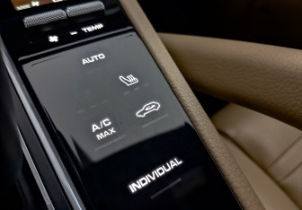 Подержанный автомобиль Porsche Cayenne 2019 года (27 фото)