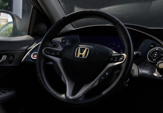 Подержанный автомобиль Honda Civic Hatchback 2007 года (11 фото)