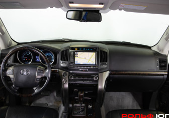Подержанный автомобиль Toyota Land Cruiser Suv 2011 года (12 фото)