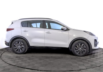 Подержанный автомобиль Kia Sportage 2021 года (4 фото)