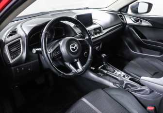 Подержанный автомобиль Mazda 3 Hatchback 2016 года (7 фото)