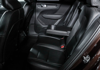 Подержанный автомобиль Volvo XC40 2020 года (10 фото)